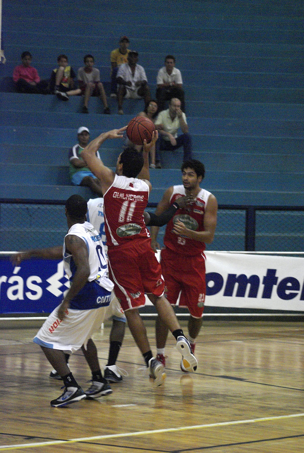 Sempre ele - Enfim, o Londrina venceu fora de casa no NBB. Ontem, o time paranaense derrotou Assis por 93 a 88, no interior de São Paulo. Mais uma vez o destaque foi o ala Guilherme Filipin, cestinha da partida com 31 pontos | Amando Tozzoni/ Divulgação