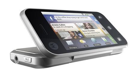 A Motorola anunciou celular dobrável Android "do avesso", com o teclado e tela do lado de fora do aparelho | Reuters