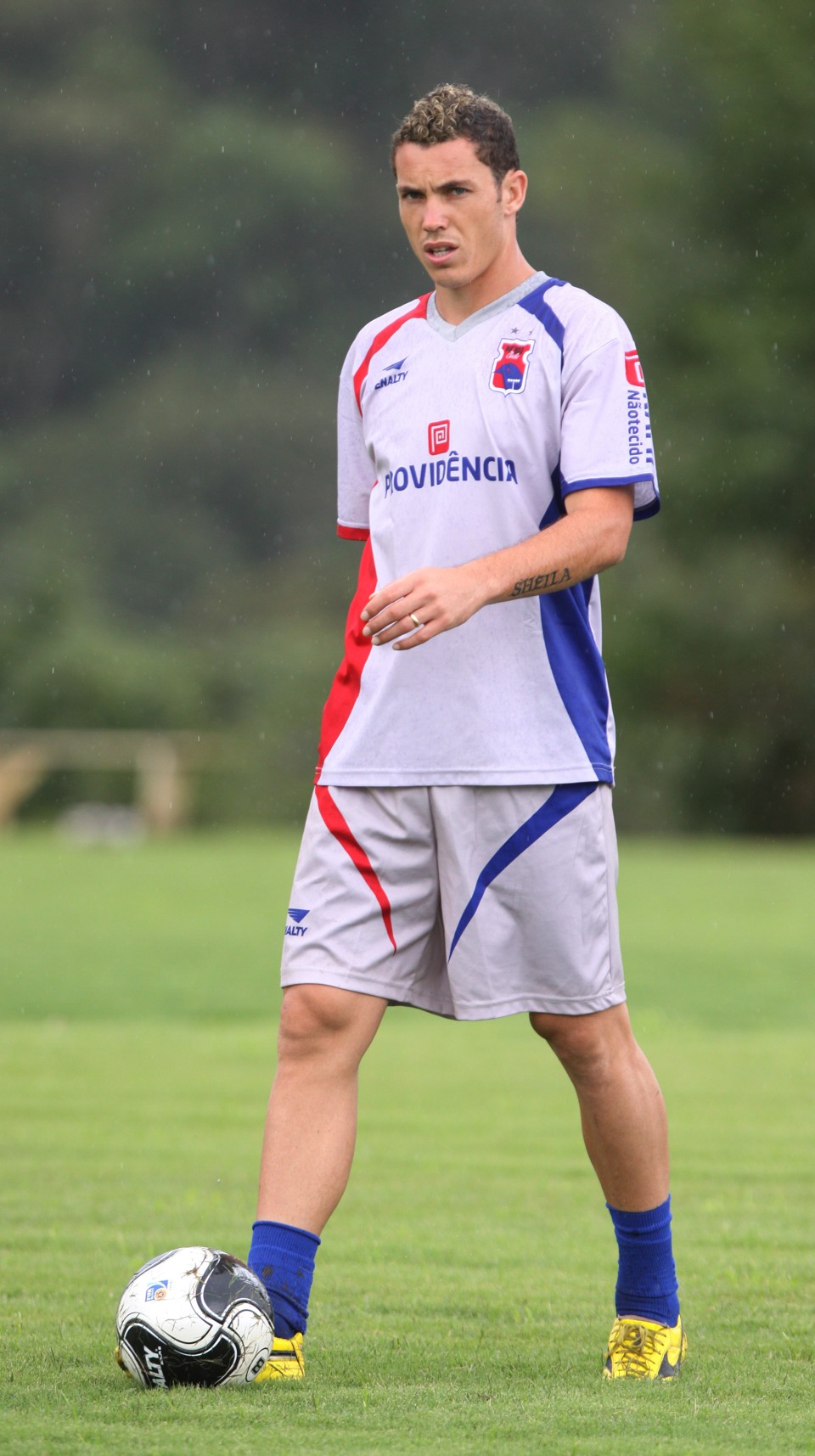 Marcelo Oliveira começa a desenhar o seu Paraná Clube ideal Marcelo Toscano já treinou entre os titulares e será a principal arma ofensiva paranista no Estadual | Giuliano Gomes / Agência Gazeta do Povo