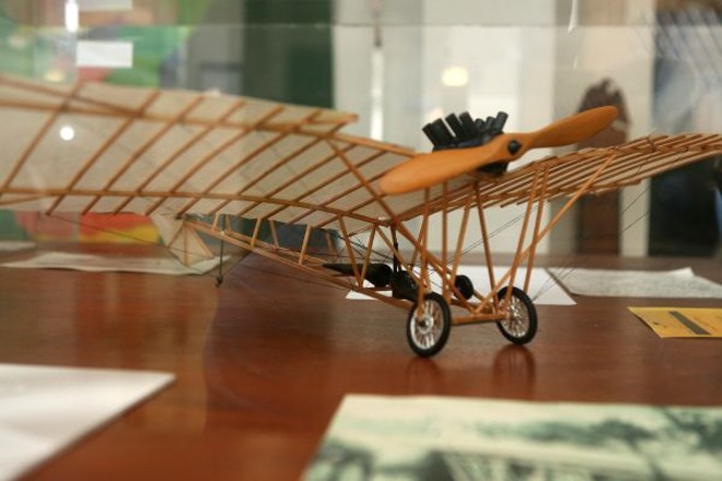 Museu da Tuiuti tem modelos dos aviões de Santos Dumont | 