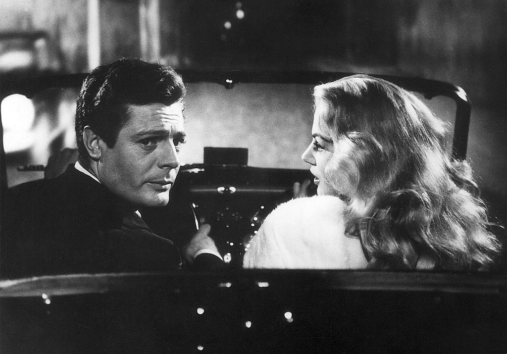Marcello Mastroianni e Anita Ekberg em cena do clássico A Doce Vida: uma das obras-primas de Fellini completa meio século em 2010 | Fotos: Divulgação