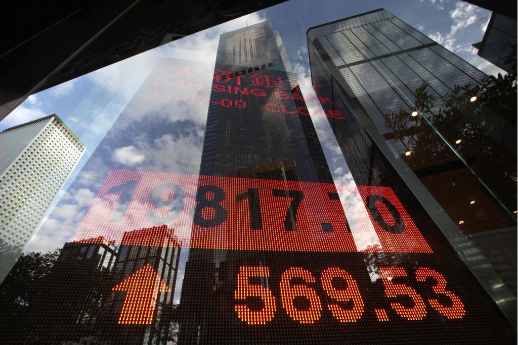 Painel na frente da Bolsa de Xangai: indicadores mostram crescimento forte | Ed Jones/AFP