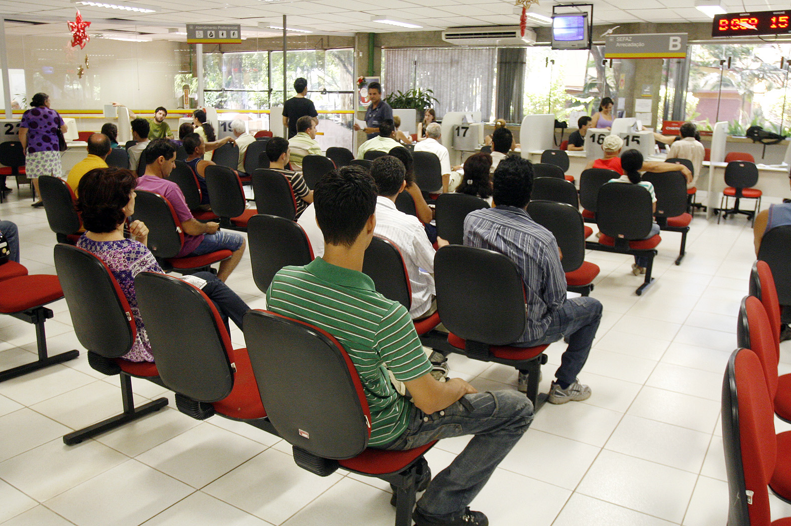 Alguns contribuintes já procuraram a Praça de Atendimento da Prefeitura para buscar informações sobre a cobrança da taxa | André Renato/PMM