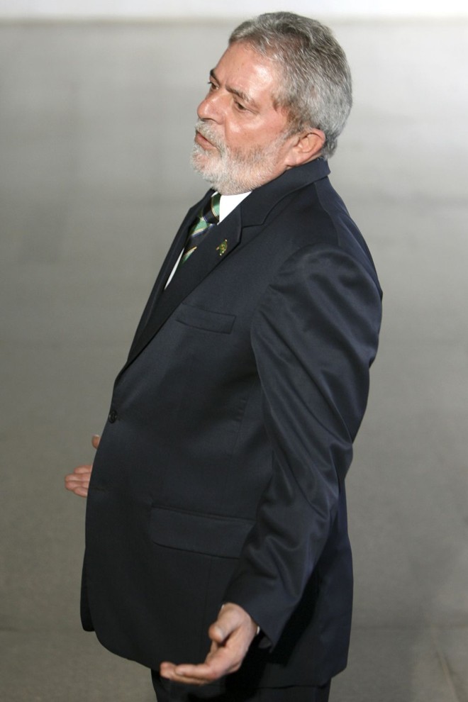 Para tentar minimizar a crise, Lula deve ter conversas reservadas com Vanucchi, Jobim e Stephanes durante a semana |