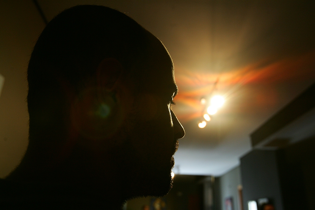 Tarcisio Reis da Silva diz que o corpo de seu primo estava conservado quando o reconhecimento foi feito, mas que chegou em decomposição ao velório | Daniel Castellano/Gazeta do Povo