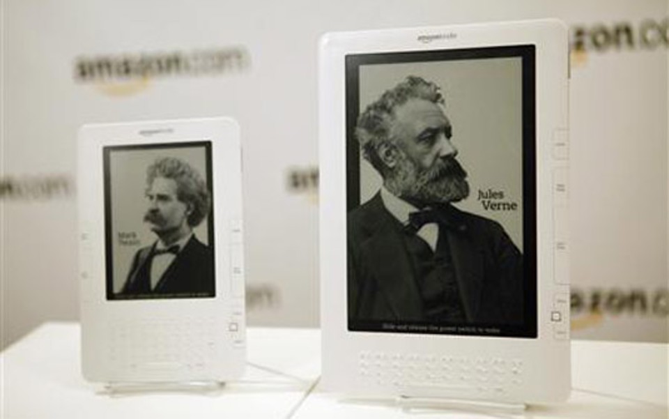 Maior que o Kindle original, modelo DX começa a ser vendido em 100 países a partir de 19 de janeiro | Reuters