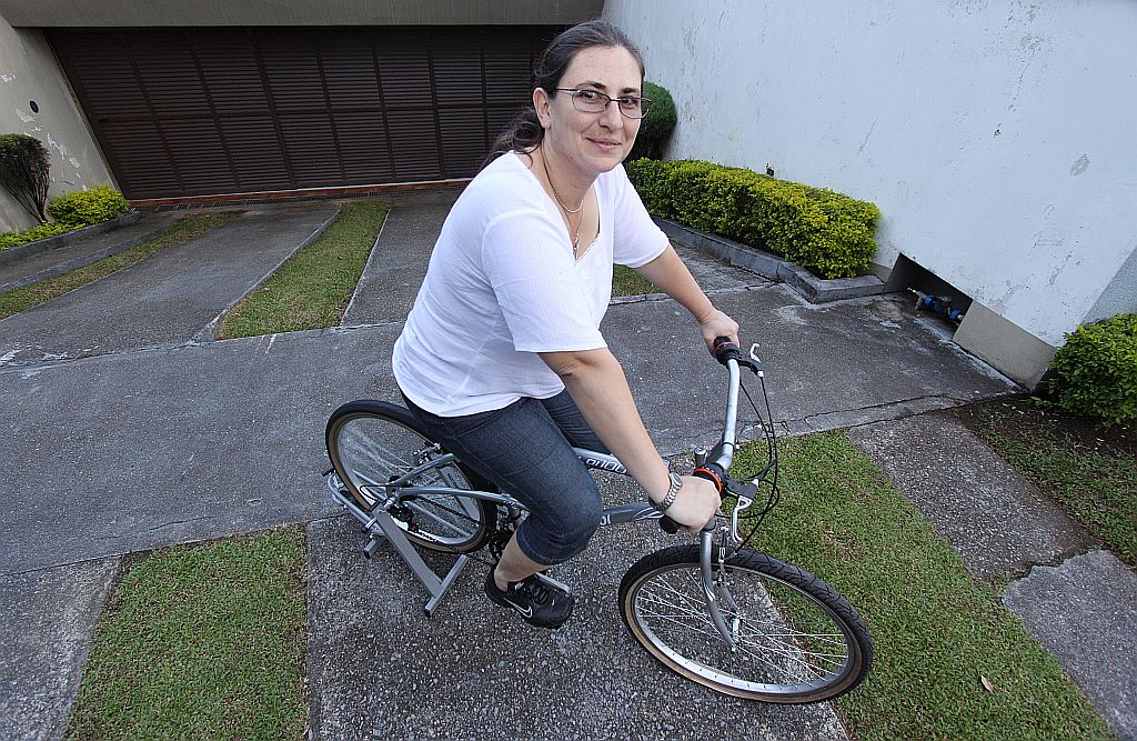 A laboratorista Tatiana Silva Tironi já colocou em prática seus planos e incluiu a atividade física em sua rotina | Giuliano Gomes/Gazeta do Povo