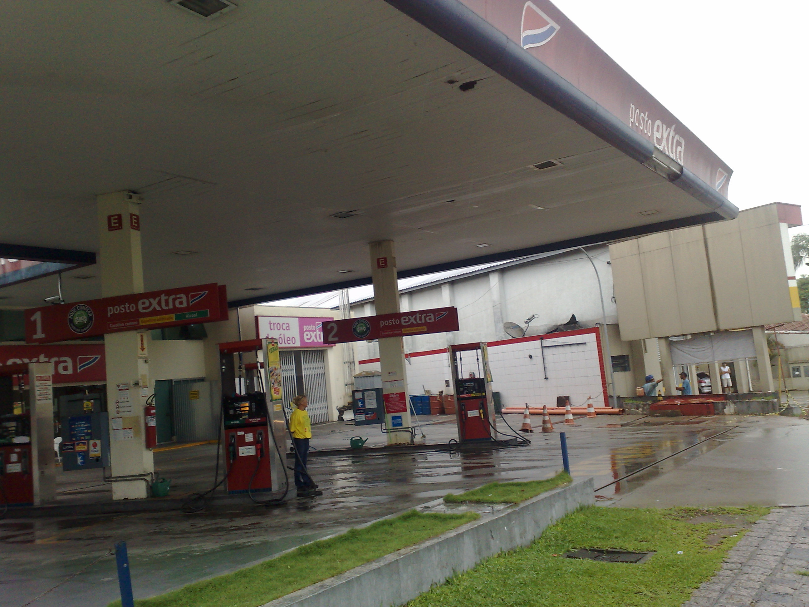 Sindicato dos Empregados de Postos de Combustíveis reclama das condições de trabalho no posto localizado na Avenida Presidente Kennedy | Adriano Ribeiro / Gazeta do Povo