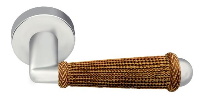 Maçaneta da Altero revestida em couro trançado. Tem um toque artesanal e leva a assinatura da designer gaúcha Heloisa Crocco |