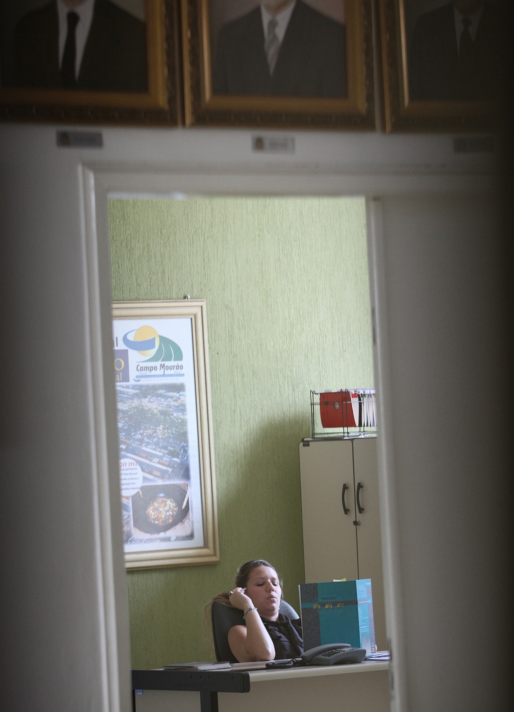 Servidores da prefeitura trabalharam no dia em que a cidade ficou sem prefeito | Dirceu Portugal/Gazeta do Povo