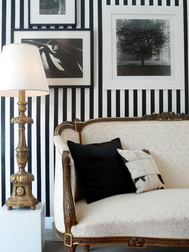 Eleuthério Netto, artista plástico, sugere uma combinação clássica de listras pretas e brancas uniformes e móveis em tons de dourado |