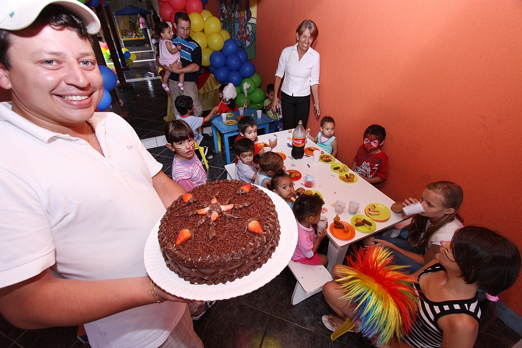 Jaison Klug comemorou o aniversário em uma casa lar: agradecimento pelo bom ano | Giuliano Gomes/Gazeta do Povo