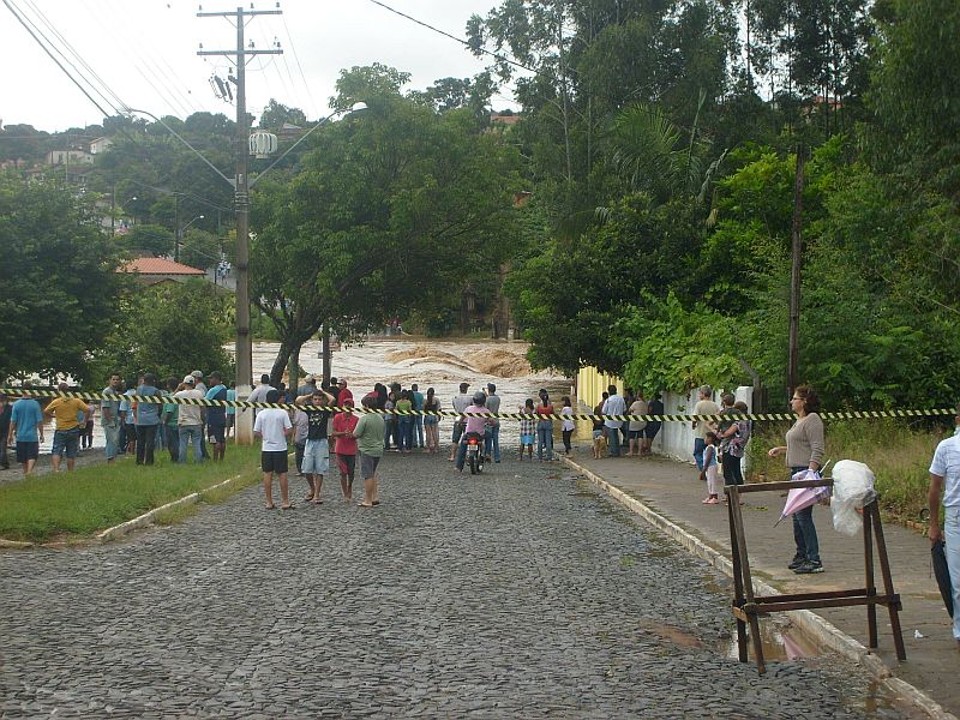 Estragos causados pela chuva em Pinhalão. Foto tirada no sábado (31), momentos após o temporal que atingiu a cidade | Renê Terezin/Divulgação