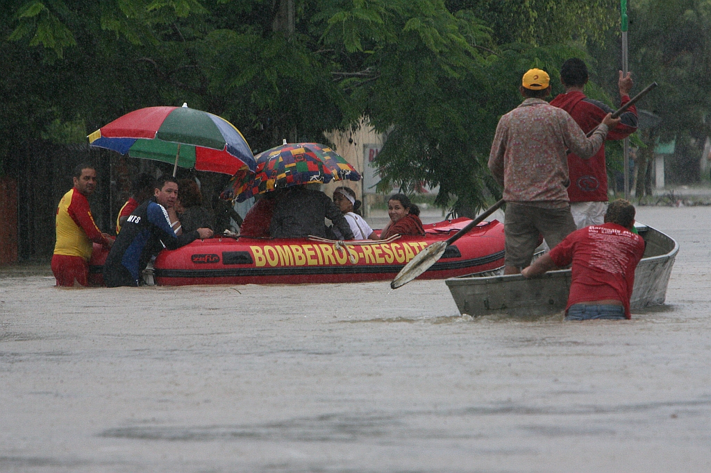 O bairro Tabuleiro, em Matinhos, foi um dos mais atingidos pela chuva de ontem | Hedeson Alves/Gazeta do Povo