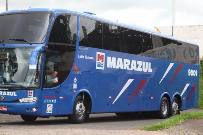 O ônibus do Paranavaí, campeão de quilometragem do Paranaense, no pátio do Estádio Waldemiro Wágner: supermando forçará dois times a ficar mais tempo na estrada | 
