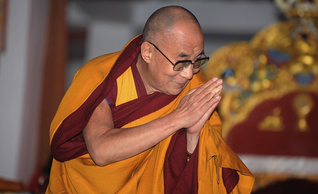 Dalai Lama, em visita ao Brasil:Não é o dinheiro que causa os problemas, assim como não é o dinheiro sozinho que os resolve. Se apenas dinheiro resolvesse, os Estados Unidos, com sua riqueza, não estariam vivendo as dificuldades que vivem atualmente | Diptendo Dutta/AFP