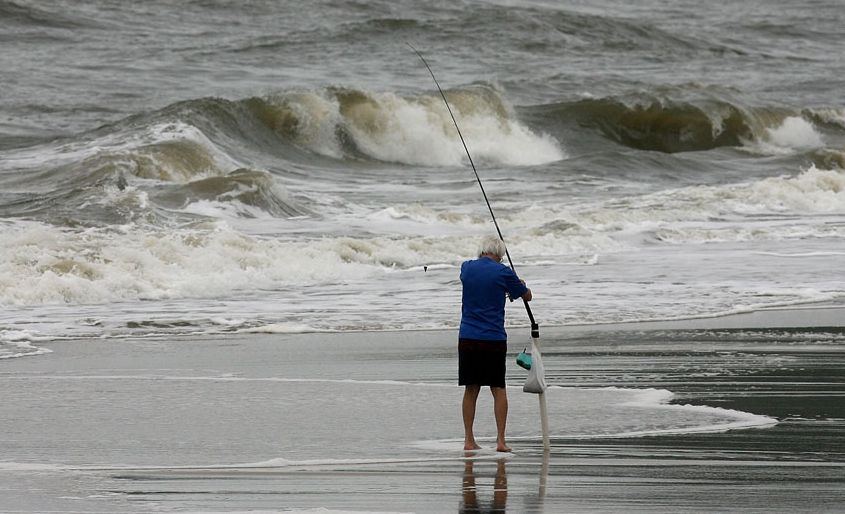 Dia ruim para nadar, mas bom para pescar nesta sexta-feira | Hedeson Alves / Gazeta do Povo
