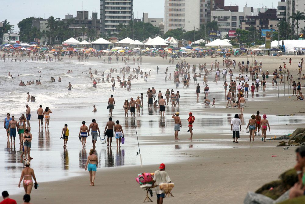 Assim como no domingo em Matinhos, tempo deve ter nebulosidade, mas calor no Litoral | Hedeson Alves/Gazeta do Povo
