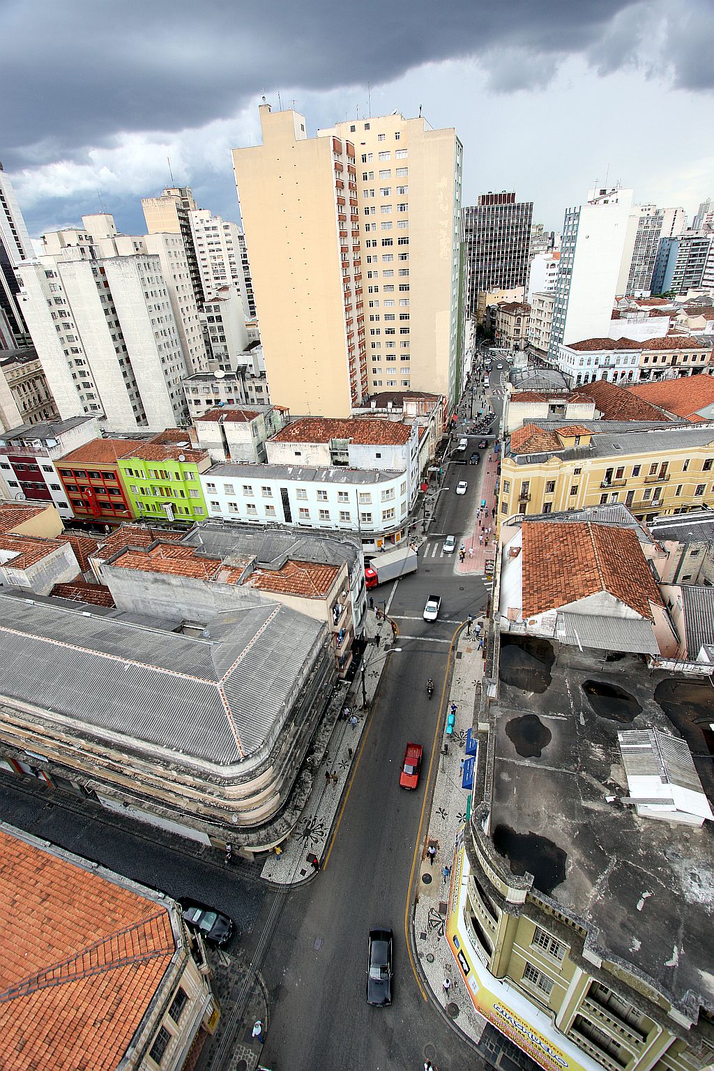 Um dos desafios da via é se tornar um local de destino e não só de passagem | Giuliano Gomes/ Gazeta do Povo