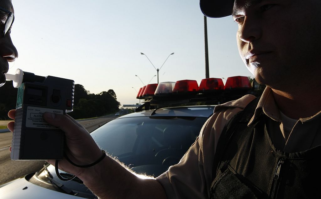 O motorista é preso se o bafômetro acusar índice superior a 0,29 m.g/l. | Antônio Costa/Gazeta do Povo