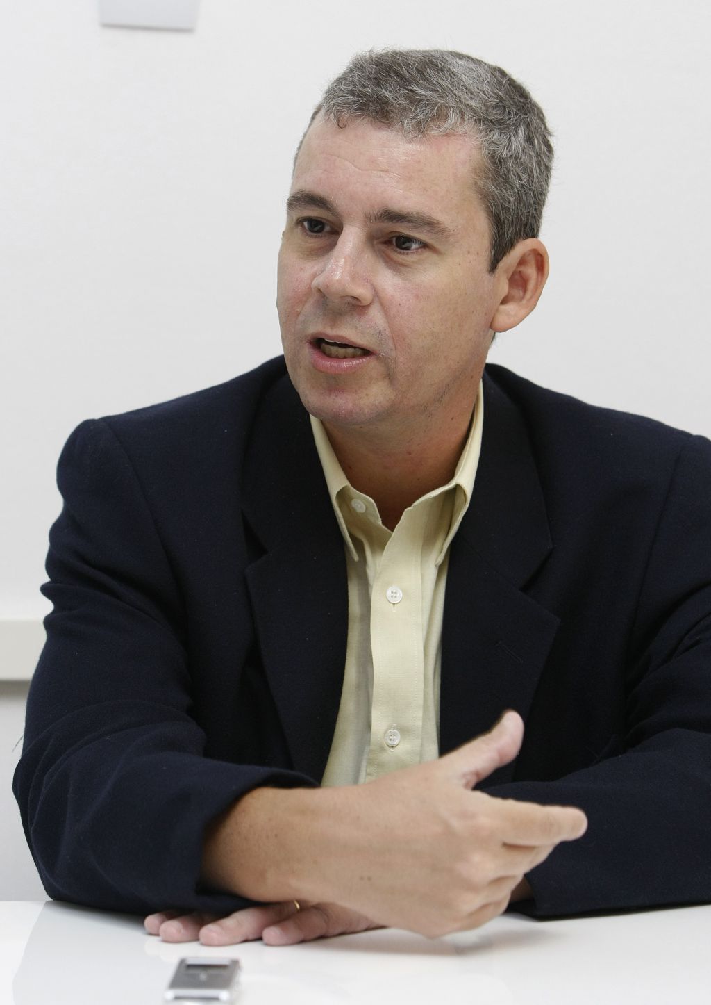 Não acredito no poder de convencimento da televisão. Acho que os eleitores são muito mais convencidos por meio de diálogos do que pela televisão. Nesse sentido você tem a internet, que é aberta ao debate e ao reforço de opiniões. | Rodolfo Bührer/Gazeta do Povo