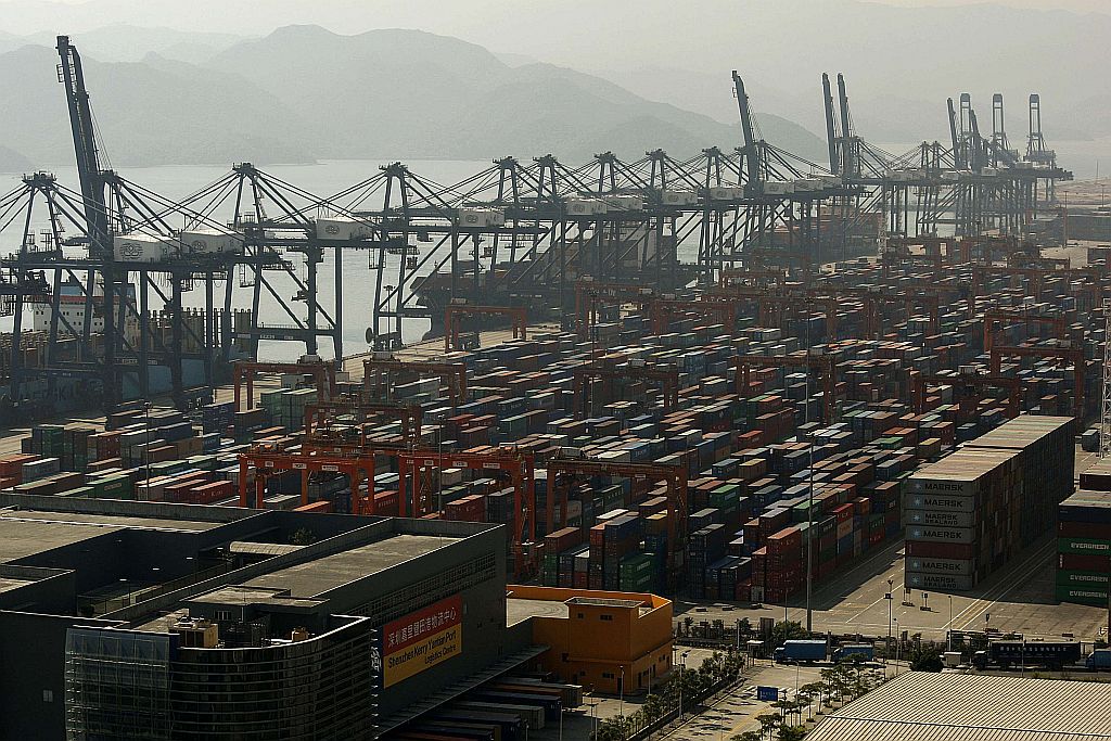Vista do terminal de contêineres do porto de Shenzhen, no sul da China: país embarcou US$ 1,2 trilhão durante o ano passado | Bobby Yip/Reuters