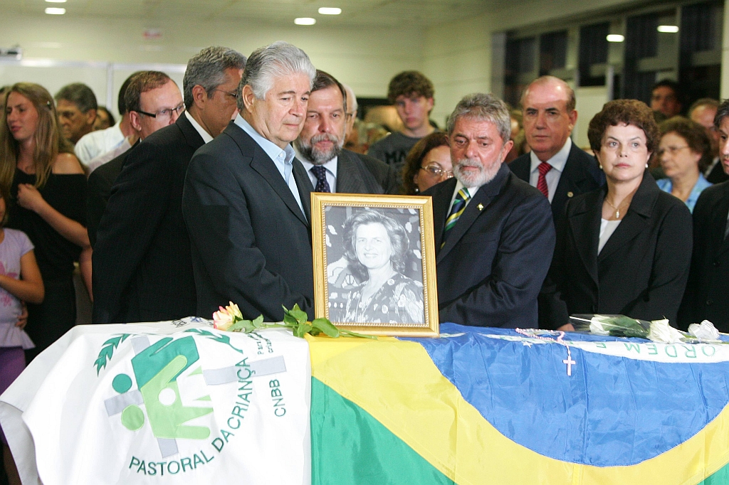 Requião, Lula e Dilma: presidente diz torcer para que surjam mais brasileiros como Zilda Arns | Fotos: Albari Rosa/Gazeta do Povo