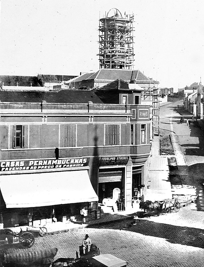 3 Detalhe do largo tendo ao fundo a Igreja Presbiteriana em construção, em 1933 |