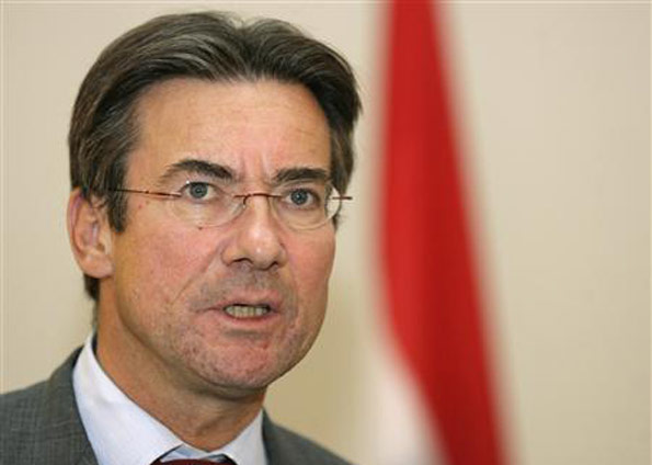 Maxime Verhagen quer que embaixador esclareça comentários | Reuters