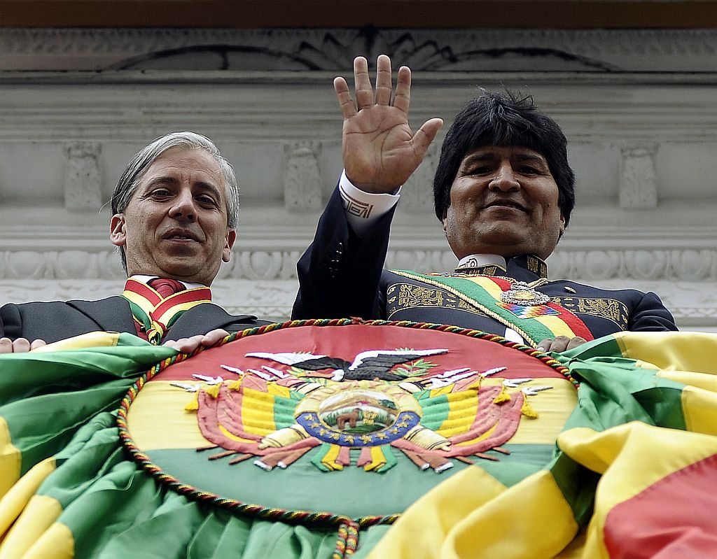 Vice-presidente Alvaro Garcia Linera (esquerda) ao lado de Evo Morales | Reuters