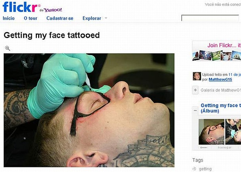 Um jovem chamado Matthew inovou e tatuou um óculos no rosto | Reprodução/Flickr