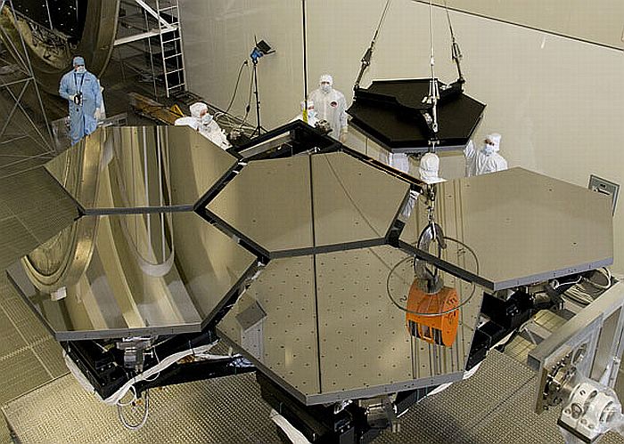 6 dos 18 segmentos de espelho do telescópio espacial James Webb | Nasa/MSFC/Emmett Givens