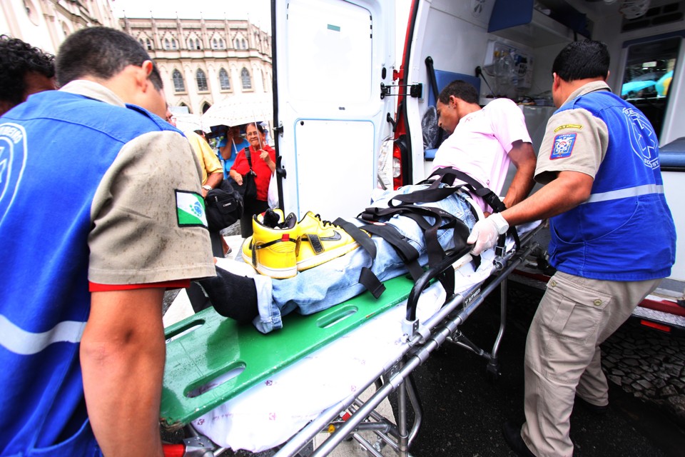 Segundo a polícia, homem baleado assaltou uma farmácia no Centro de Curitiba | Giuliano Gomes / Agência de Notícias Gazeta do Povo