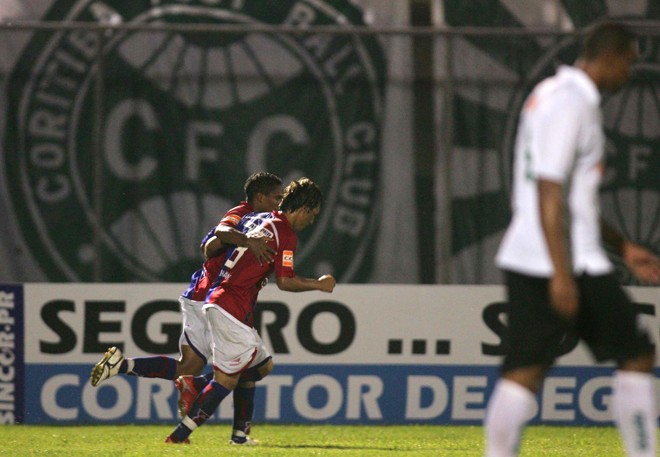 Paraná saiu do sufoco no Paranaense com o gol marcado por Márcio Diogo | 