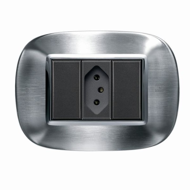 Linha Axolute, acabamento em inox, da BTicino | 