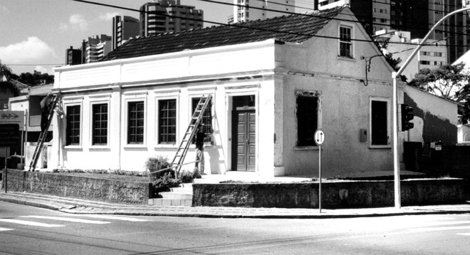 Casa onde funcionava o escritório do Engenho Tibagy, hoje Rua Gonçalves Dias. Foto feita em 2008 | 