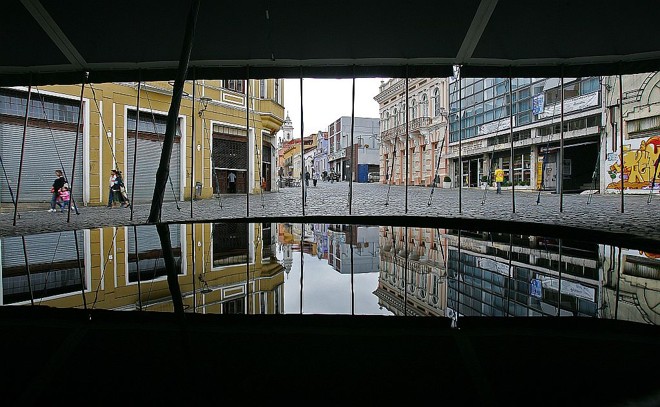 Os casarios e apartamentos mais antigos da região central de Curitiba ganham a simpatia de jovens que querem estar mais perto do trabalho e evitar o trânsito e grandes deslocamentos na cidade | Daniel Castellano/Gazeta do Povo