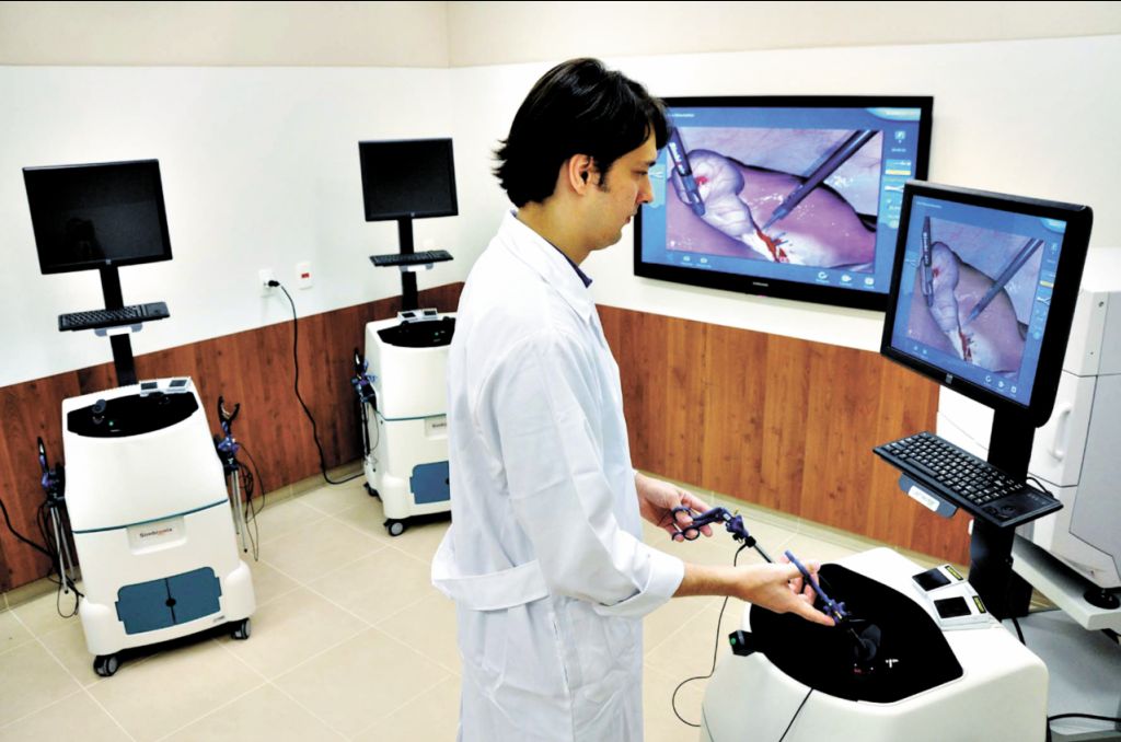 Equipamentos do centro de treinamento da Johnson & Johnson, que funcionam de maneira igual a um simulador de voo | Divulgaçâo