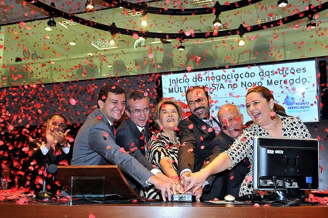 Diretores da Multipus Fidelidade, na sexta-feira, dando início às negociações das ações da companhia na Bolsa de Valores de São Paulo (Bovespa) |