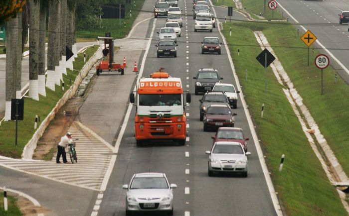 Pesquisa da Confederação Nacional do Transporte revela que os 5.370 quilômetros de estradas avaliados no estado apresentam condições acima da média nacional | Daniel Castellano / Gazeta do Povo