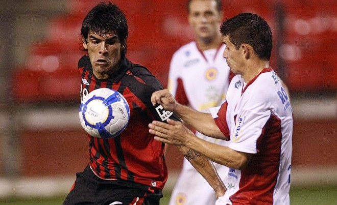 Toledo gira sobre Luizinho: argentino foi responsável por assistência no segundo gol de Netinho | 