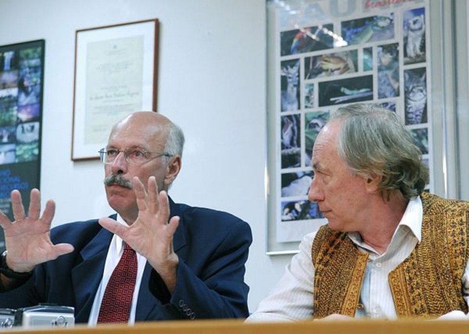 O presidente do Ibama, Roberto Messias Franco, e o ministro do Meio Ambiente, Carlos Minc, em coletiva sobre a conceção da licença ambiental para a construção da Hidrelétrica de Belo Monte | Marcello Casal Jr/Agência Brasil