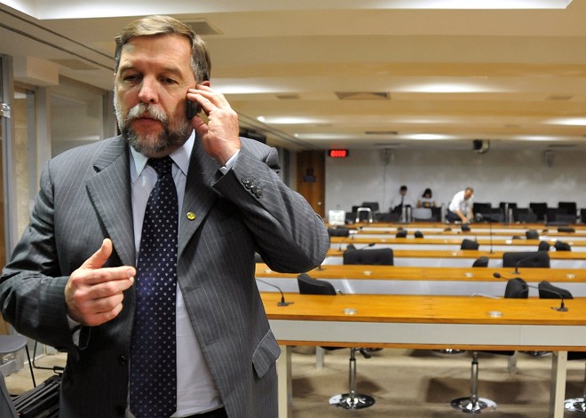 Arns: Beto tenta acalmar os professores. | Albari Rosa/Gazeta do Povo