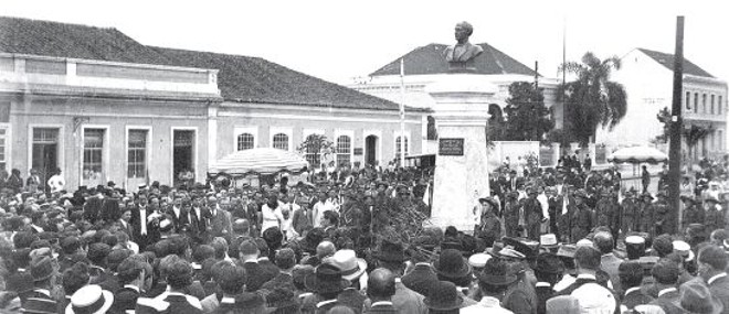 Inauguração do monumento ao presidente Zacarias, em 1915 |