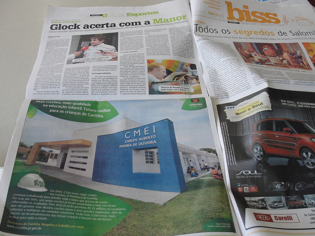 Propaganda de inauguração de creche na Vila Guaíra, em Curitiba, no jornal Gazeta do Paraná, de Cascavel | Luiz Carlos da Cruz/Gazeta do Povo