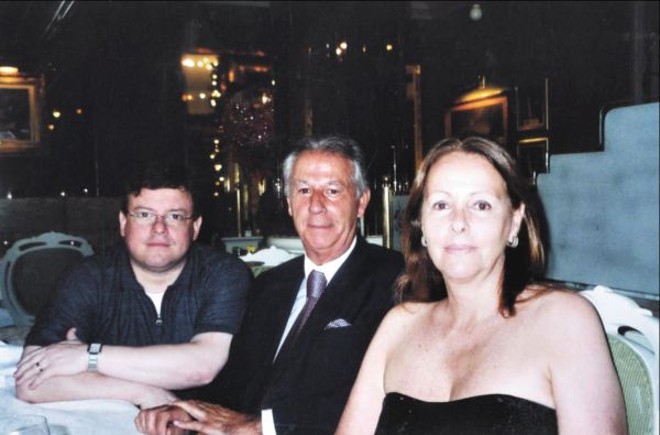 Mesa de boa conversa, reuniu no jantar do Le Bourbon, Renato Almeida com o casal Bento Garcia e Leila Miranda | 