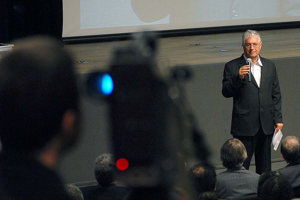 Roberto Requião na escolinha do governo: palmas e holofotes. E o "moralismo de ocasião"? | Arnaldo Alves/SECS