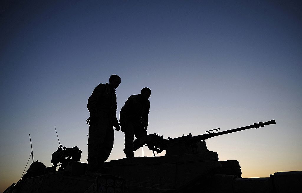 Soldados israelenses na fronteira com a Faixa de Gaza: ataques continuam a ser frequentes | Amir Cohen/Reuters