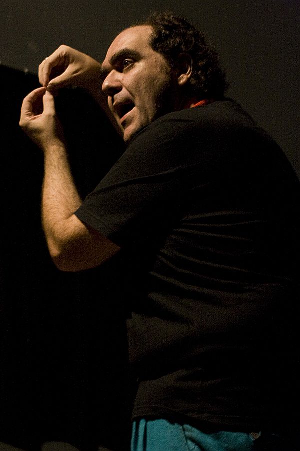 André Abujamra no palco: interação e simplicidade poética | Leco de Souza/Divulgação