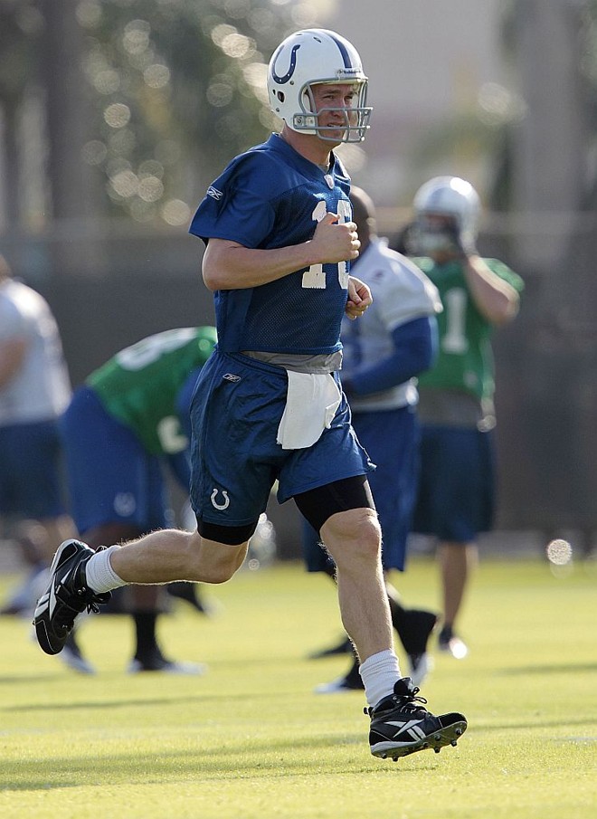Peyton Manning durante treinamento na Flórida, para o Super Bowl: quarterback revolucionou o jeito de armar jogadas no futebol americano | Hans Deryk/Reuters